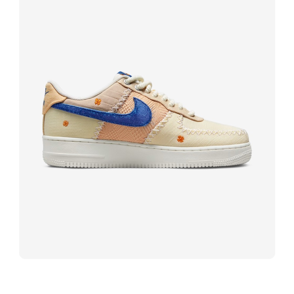 Nike Women’s Beige & Blue Low-Top Sneakers